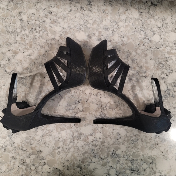 Gianni Bini Flower Pedal Black Platform Heel Open Toes Ankle Strap Sz: 8M - Picture 4 of 9